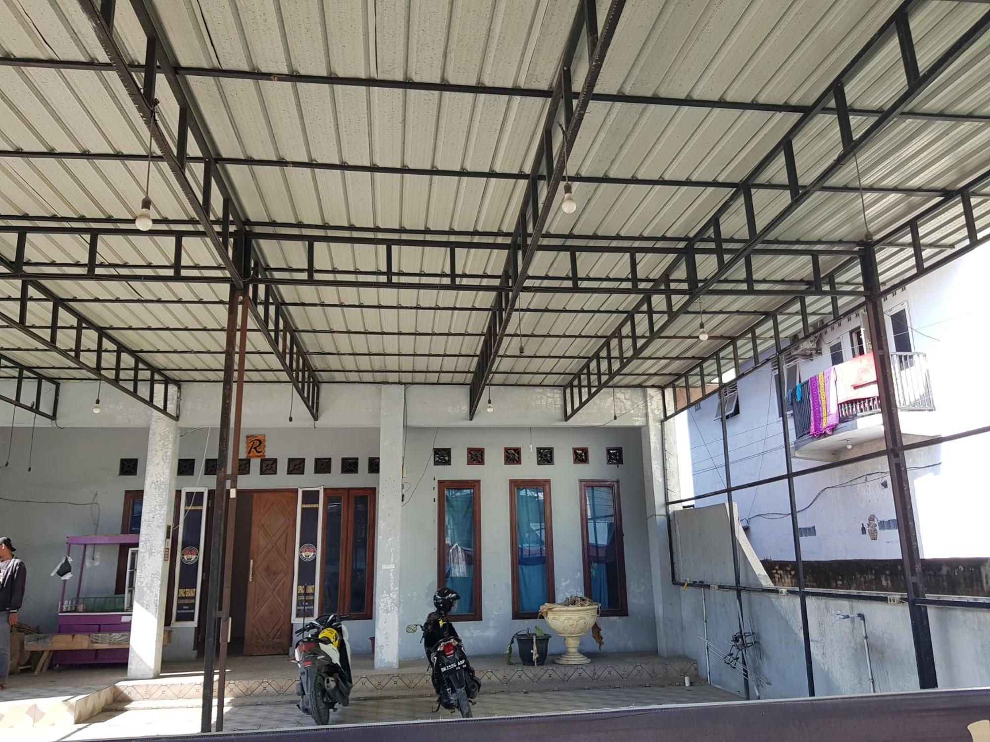 Oyo 93162 Cempaka Syariah Hotel Medan Exterior foto